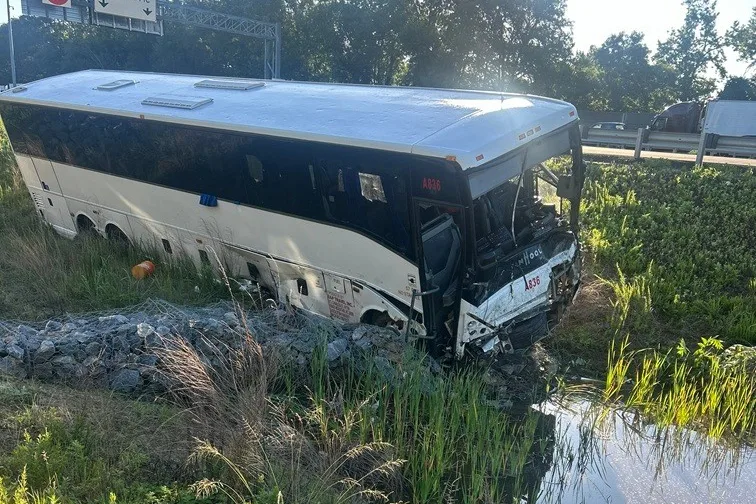 Autocarul implicat în accident. Sursă: Virginia State Police.