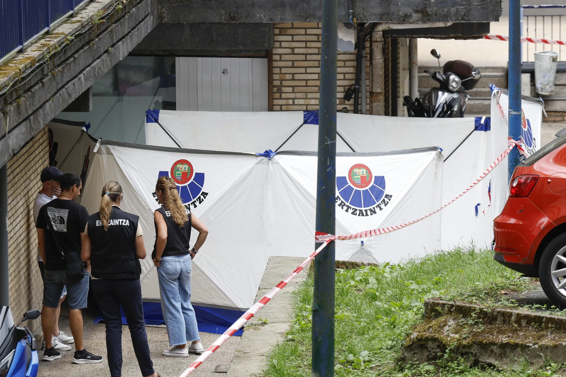 Anchetatorii la locul tragediei.